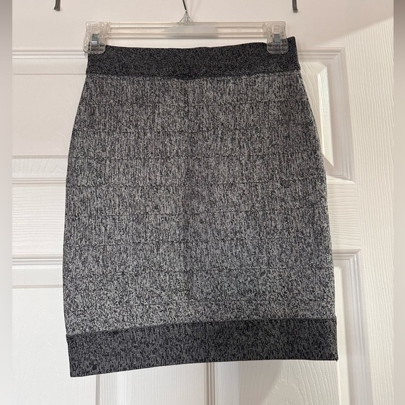 Guess pencil skirt - Picture 2 of 2